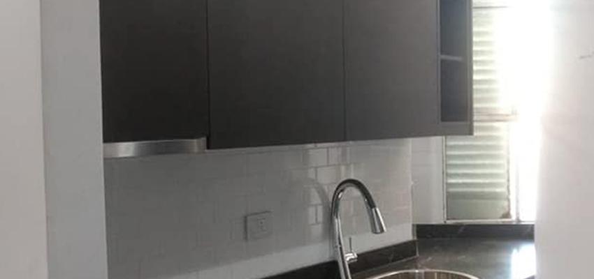 Cocina Estilo clasico Color gris, gris, negro  diseñado por Atlantico Arqs | Arquitecto | Copyright www.atlanticoarqs.com