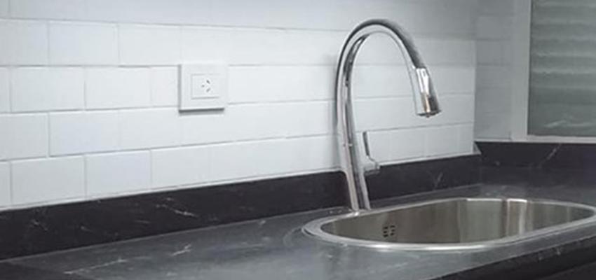 Cocina Estilo clasico Color gris, gris, negro  diseñado por Atlantico Arqs | Arquitecto | Copyright www.atlanticoarqs.com