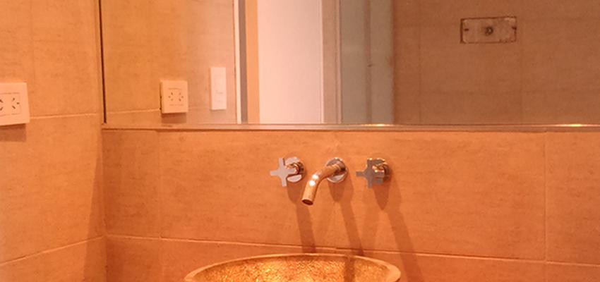 Baño Estilo contemporaneo Color marron, marron, beige  diseñado por Atlantico Arqs | Arquitecto | Copyright www.atlanticoarqs.com