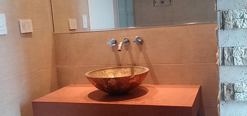 Baño Estilo contemporaneo Color beige, marron, blanco  diseñado por Atlantico Arqs | Arquitecto | Copyright www.atlanticoarqs.com