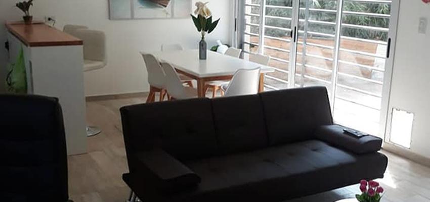 Comedor, Cocina, Escalera Estilo moderno Color gris  diseñado por Atlantico Arqs | Arquitecto | Copyright Reforma casa en  hightland, Pilar, Bsas , Argentina / atlanticoarqs