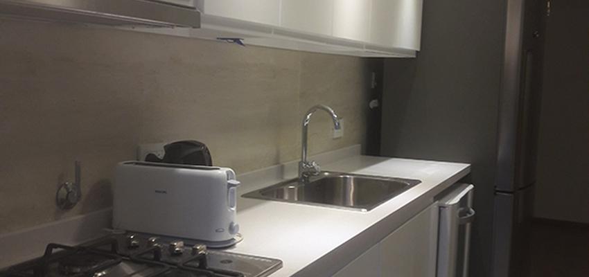 Cocina Estilo contemporaneo Color beige, marron, blanco  diseñado por Atlantico Arqs | Arquitecto | Copyright www.atlanticoarqs.com