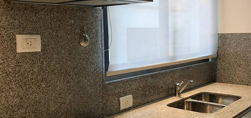 Cocina Estilo contemporaneo Color blanco, gris, gris  diseñado por Atlantico Arqs | Arquitecto | Copyright www.atlanticoarqs.com