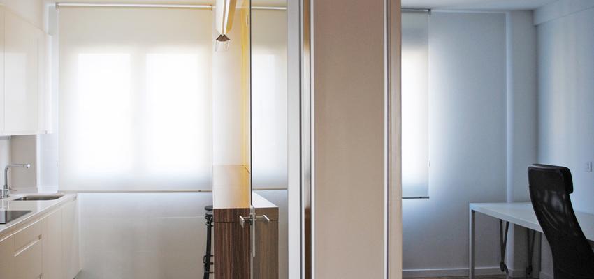 Cocina style moderno color beige, marron, negro  diseñado por interior03 | Interiorista 