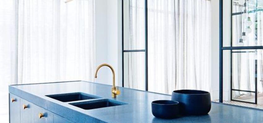 Cocina Estilo contemporaneo Color azul oscuro  diseñado por Víctor J. García I INTERIORISMO | Interiorista | Copyright Pinterest