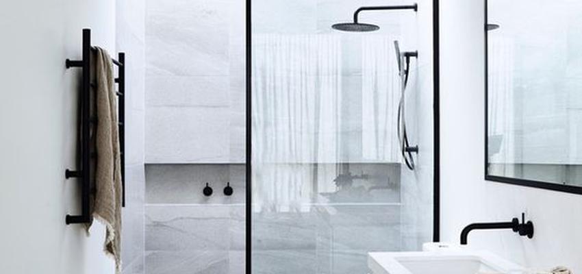 Baño Estilo moderno Color gris, negro  diseñado por Víctor J. García I INTERIORISMO | Interiorista | Copyright Pinterest