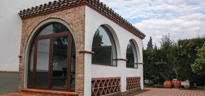 Estudio, Patio, Exterior style rustico color marron, marron, beige, blanco  diseñado por Sergi Martí | Arquitecto | Copyright si