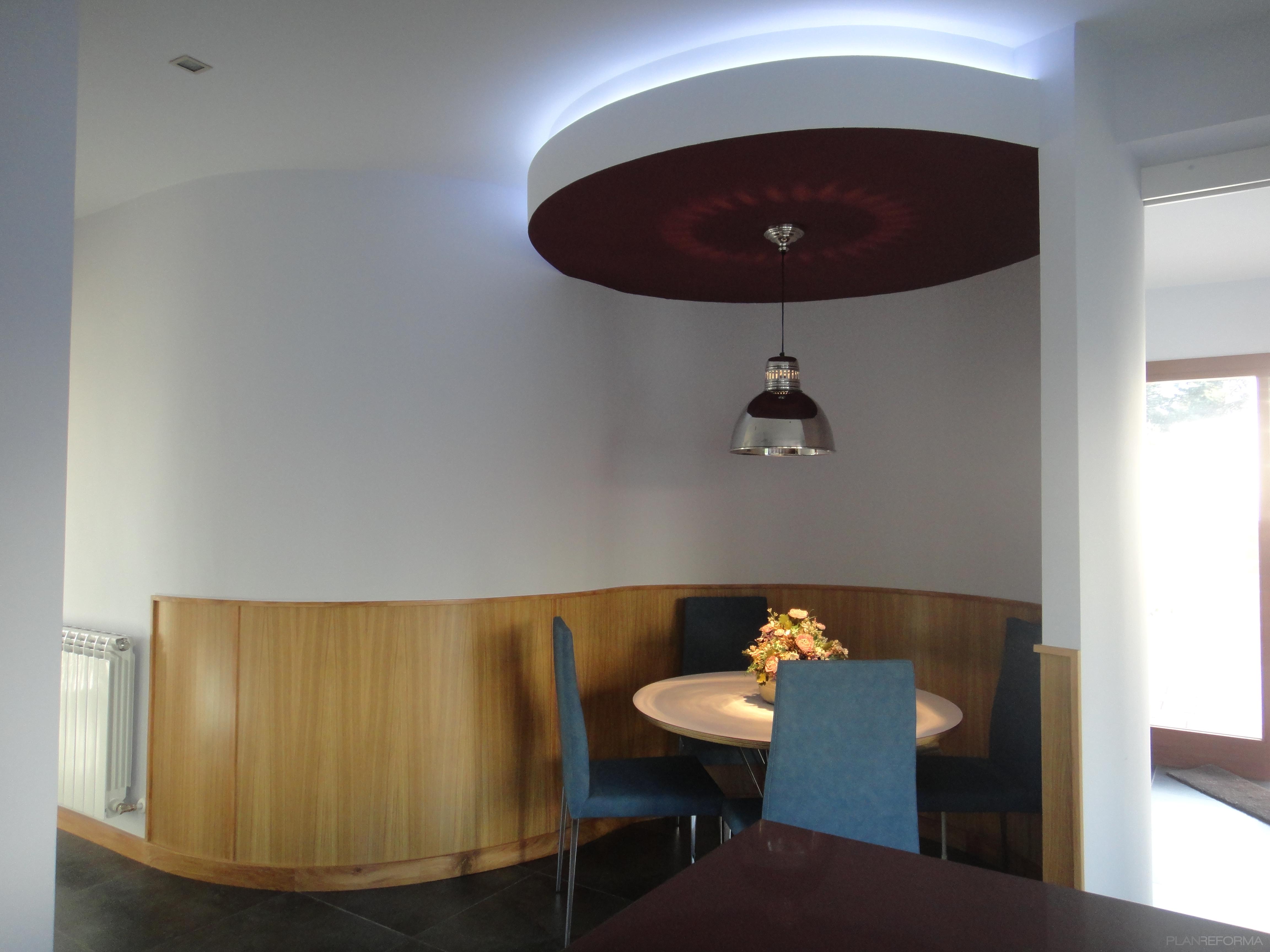 Comedor style contemporaneo color marron, blanco, negro, bronce  diseñado por Fernando Sanmartin | Interiorista 