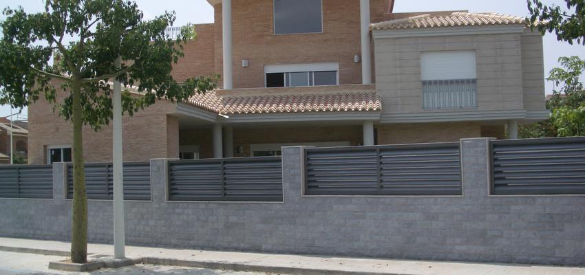 Exterior style contemporaneo color beige, blanco, gris  diseñado por CAMPOS & ROYO ARQUITECTOS ASOCIADOS S.L.P. | Arquitecto 