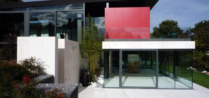 Salon Estilo vanguardista Color rojo, ocre, verde  diseñado por ÁTICO CONSTRUCCIÓN Y REHABILITACION | Gremio 