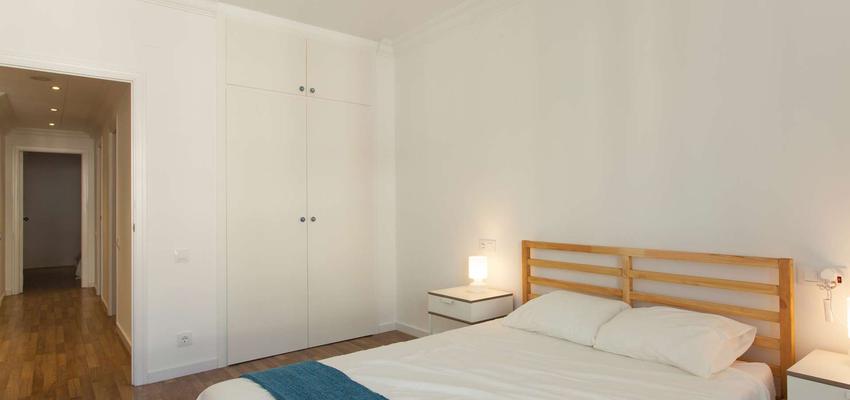 Dormitorio Estilo clasico Color azul, marron, blanco  diseñado por Masquepintura | Gremio | Copyright Mas que pintura