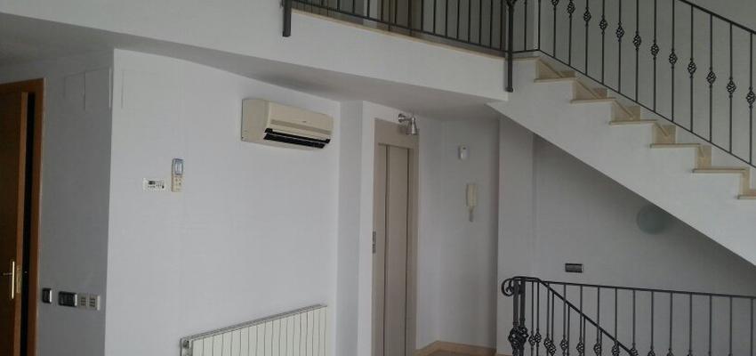 Comedor, Escalera Estilo clasico Color blanco  diseñado por Masquepintura | Gremio | Copyright si