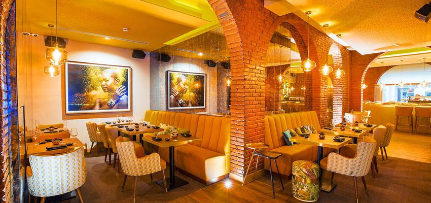 Restaurante Estilo moderno Color amarillo, marron  diseñado por MASQUEPINTURA FASAN, S.L | Gremio | Copyright mas que pintura