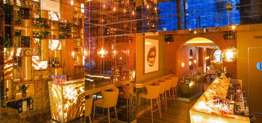 Restaurante Estilo moderno Color amarillo, marron, blanco  diseñado por MASQUEPINTURA FASAN, S.L | Gremio | Copyright mas que pintura