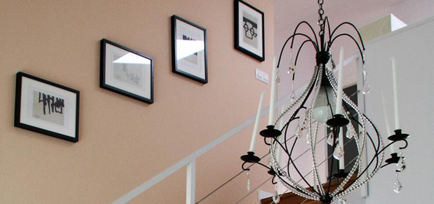 Recibidor, Salon, Escalera Estilo tradicional Color rosa, gris, negro  diseñado por Lourdes Galarraga | Interiorista | Copyright Lourdes Galarraga