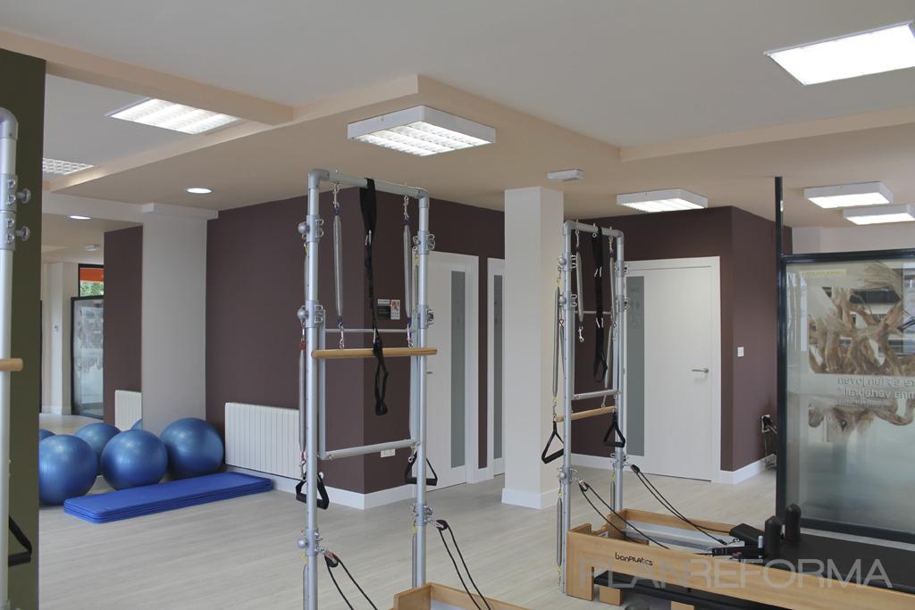 Gimnasio Estilo contemporaneo Color azul oscuro, beige, marron  diseñado por DEDISEÑO interiorismo | Gremio | Copyright Dediseño interiorismo