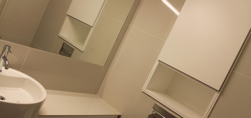 Baño Estilo clasico Color beige, marron, marron  diseñado por DEDISEÑO interiorismo | Gremio | Copyright Dediseño interiorismo