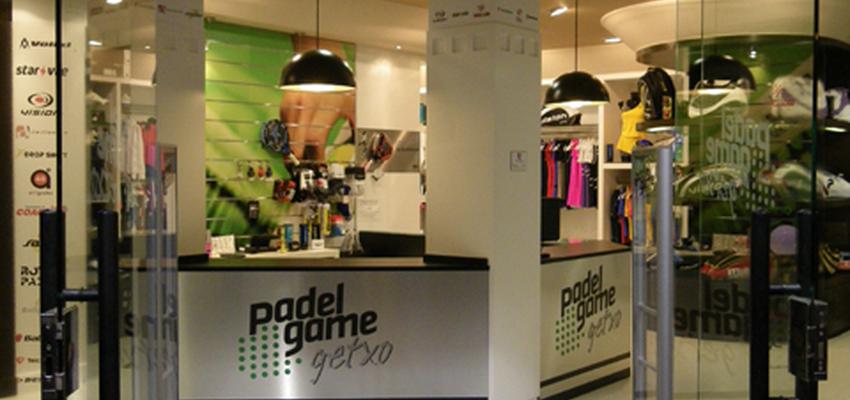 Exterior, Tienda Estilo moderno Color marron, marron, blanco  diseñado por DEDISEÑO interiorismo | Gremio | Copyright Dediseño interiorismo