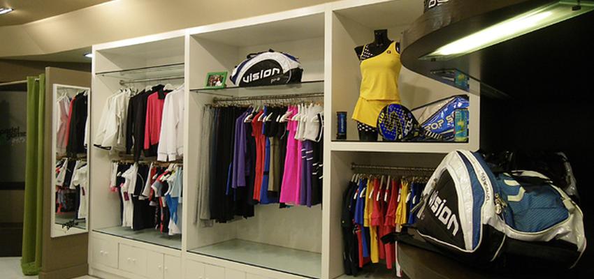 Exterior, Tienda Estilo moderno Color marron, blanco  diseñado por DEDISEÑO interiorismo | Gremio | Copyright Dediseño interiorismo