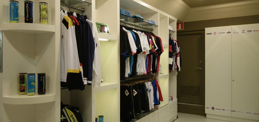 Exterior, Tienda Estilo moderno Color marron, beige, blanco  diseñado por DEDISEÑO interiorismo | Gremio | Copyright Dediseño interiorismo