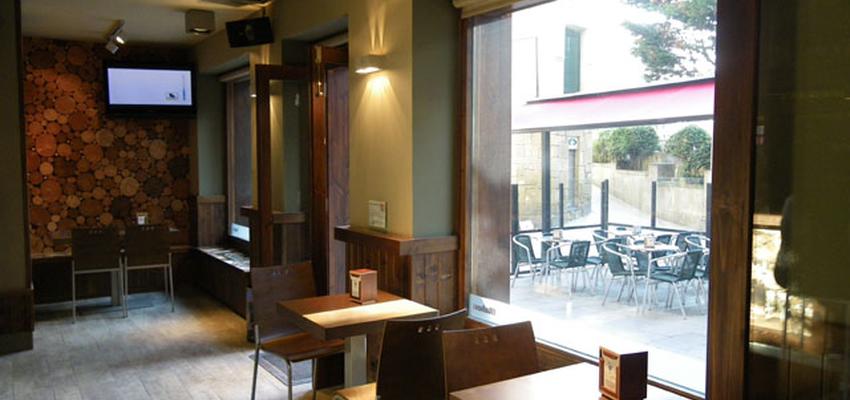 Exterior, Cafeteria Estilo rustico Color marron, marron, marron  diseñado por DEDISEÑO interiorismo | Gremio | Copyright Dediseño interiorismo