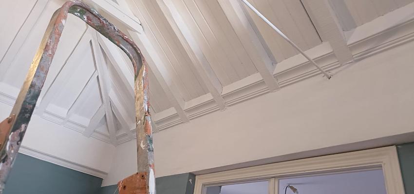 Salon Estilo clasico Color blanco  diseñado por OCC MULTISERVI | Reformista, constructor 