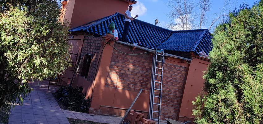 Terraza Estilo clasico Color blanco  diseñado por OCC MULTISERVI | Reformista, constructor 