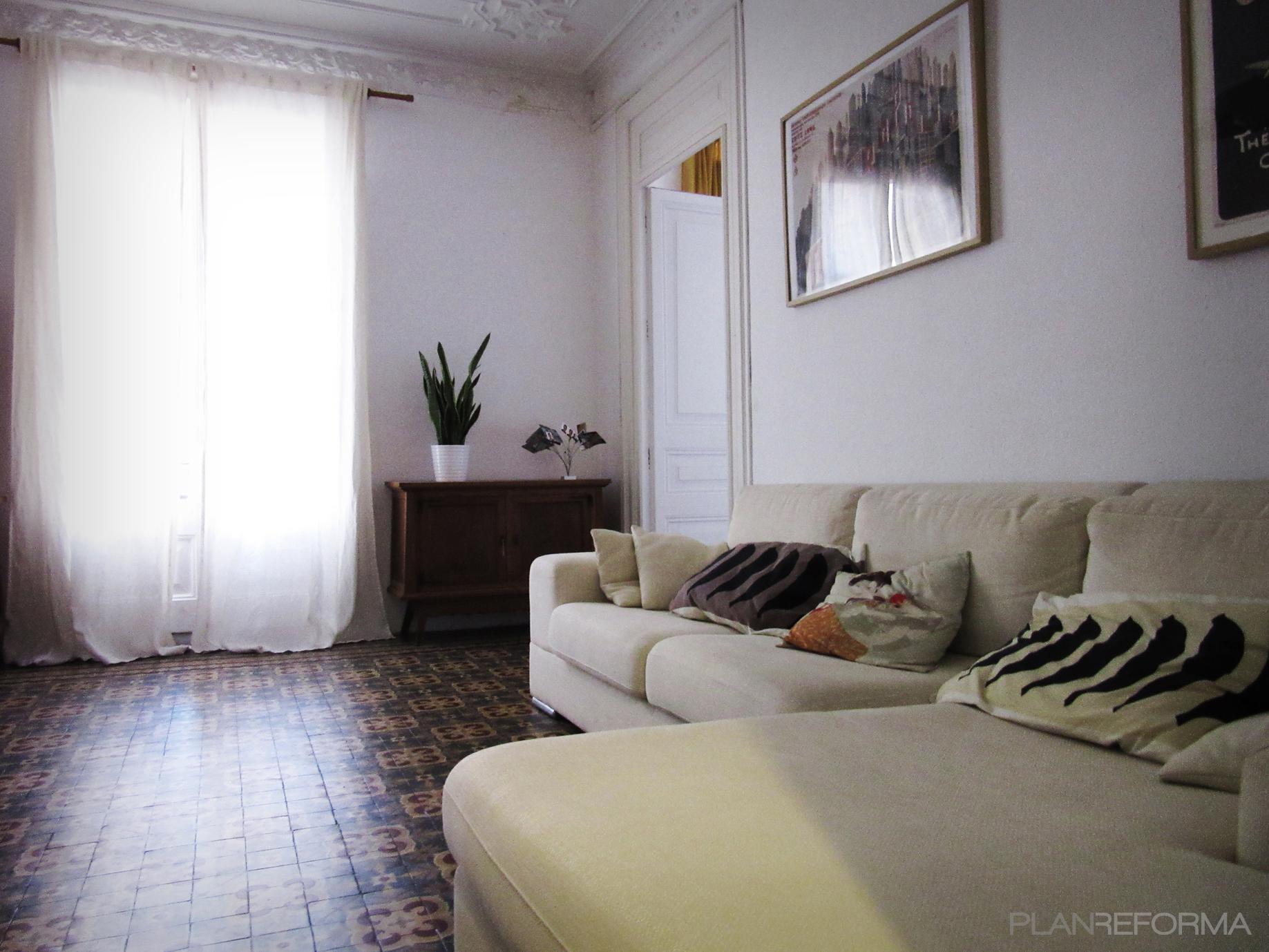 Sala de la TV Estilo mediterraneo Color marron, marron, beige, blanco  diseñado por Oficina Urbana | Arquitecto 