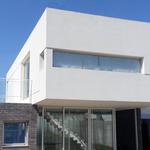 Exterior style contemporaneo color blanco, gris, gris