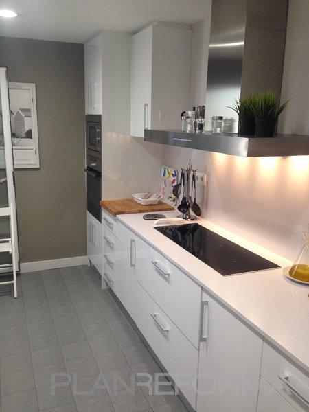 Cocina Estilo tradicional Color blanco, gris  diseñado por Home Concept | Gremio 