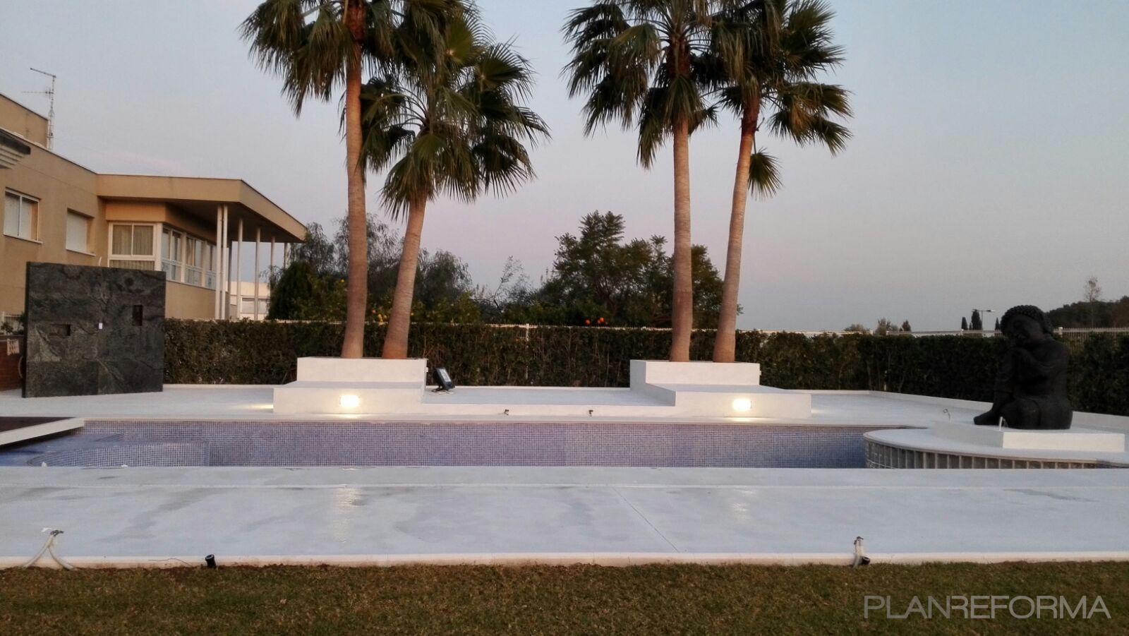 Piscina, Jardin Estilo oriental Color verde, blanco  diseñado por Home Concept | Gremio 