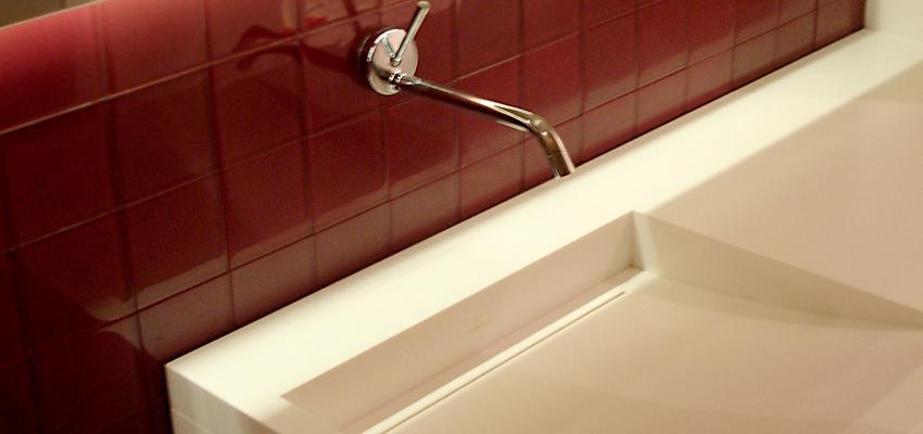 Baño style moderno color rojo, blanco  diseñado por Fernando Olba Rallo | Arquitecto | Copyright Imagen propia