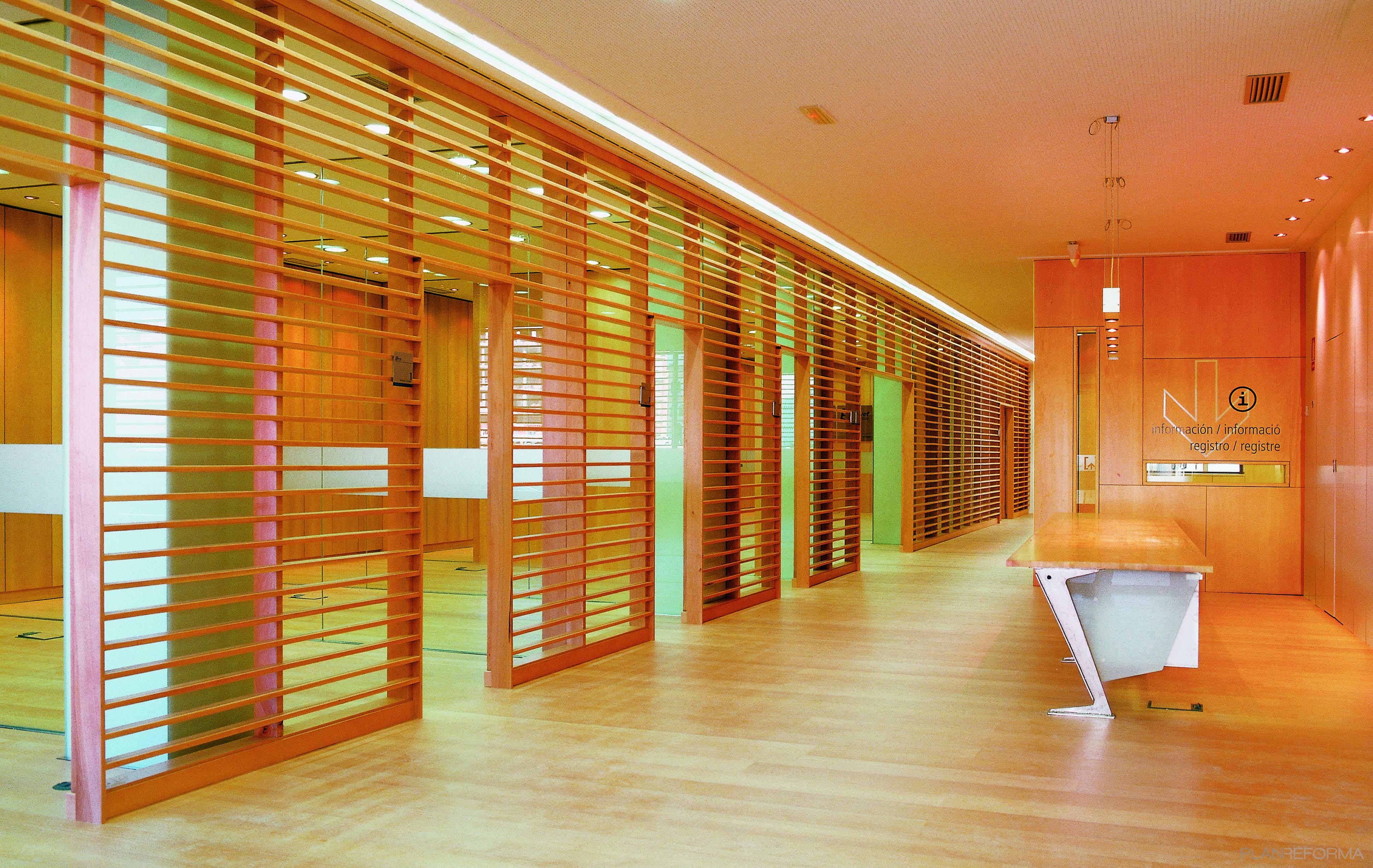 Oficina style moderno color beige, marron, blanco  diseñado por Fernando Olba Rallo | Arquitecto | Copyright Imagen propia