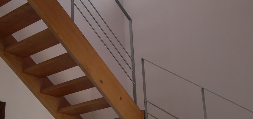 Vestibulo, Escalera, Loft style contemporaneo color marron, blanco, plateado  diseñado por Fernando Olba Rallo | Arquitecto | Copyright Imagen propia