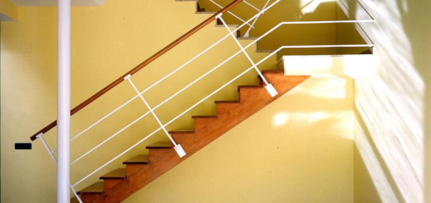 Escalera style moderno color amarillo, marron, marron, blanco  diseñado por Fernando Olba Rallo | Arquitecto 