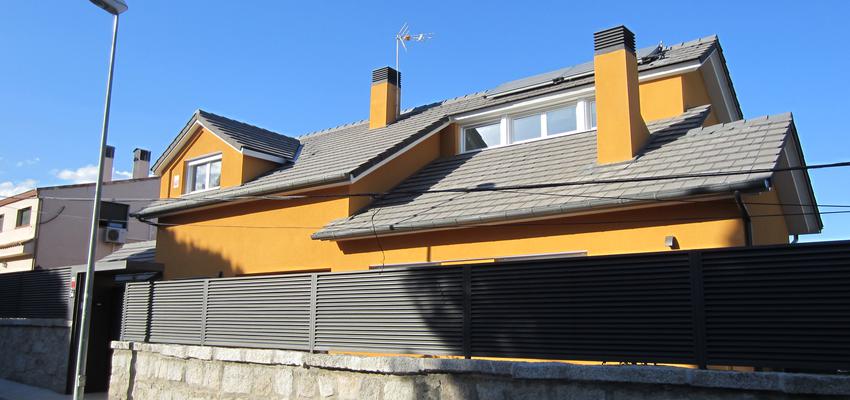 Exterior style moderno color ocre, negro  diseñado por PORTICO / ARQUIRESA | Arquitecto 