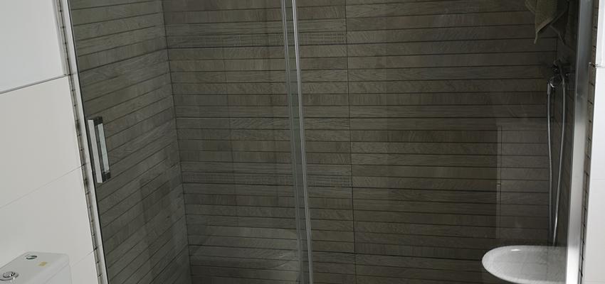 Baño Estilo contemporaneo Color bronce  diseñado por jose manuel | Gremio | Copyright ventanasjosemrg