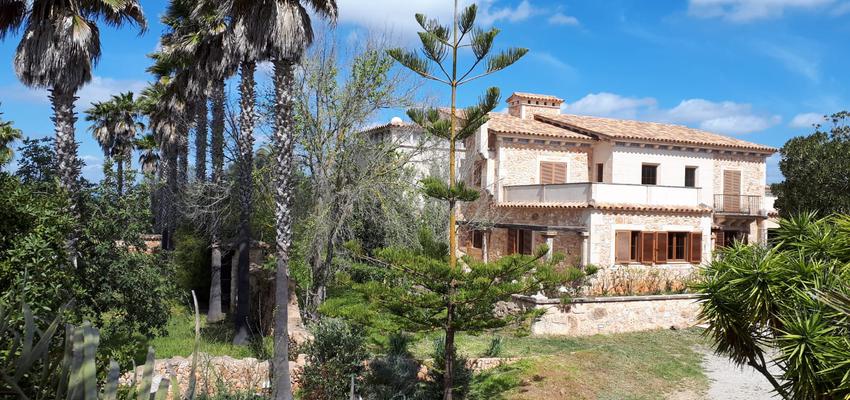 Exterior Estilo clasico Color azul  diseñado por Salvador Rodríguez Sánchez | Reformista, constructor | Copyright Obra nueva
