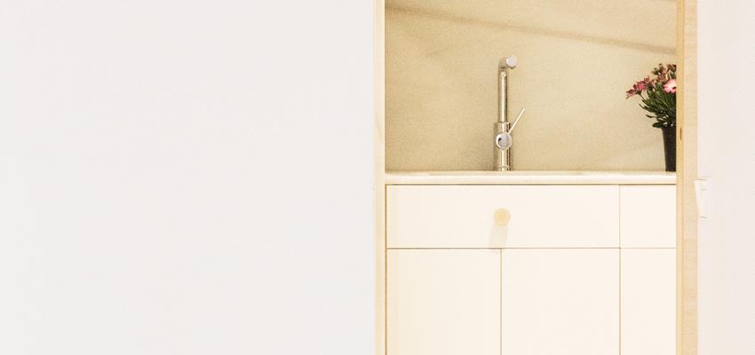 Comedor, Cocina Estilo moderno Color amarillo, azul cielo, blanco  diseñado por rubial·sanchez | Arquitecto 