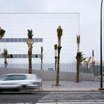 Exterior style contemporaneo color gris, plateado