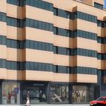 Exterior style contemporaneo color beige, gris, negro