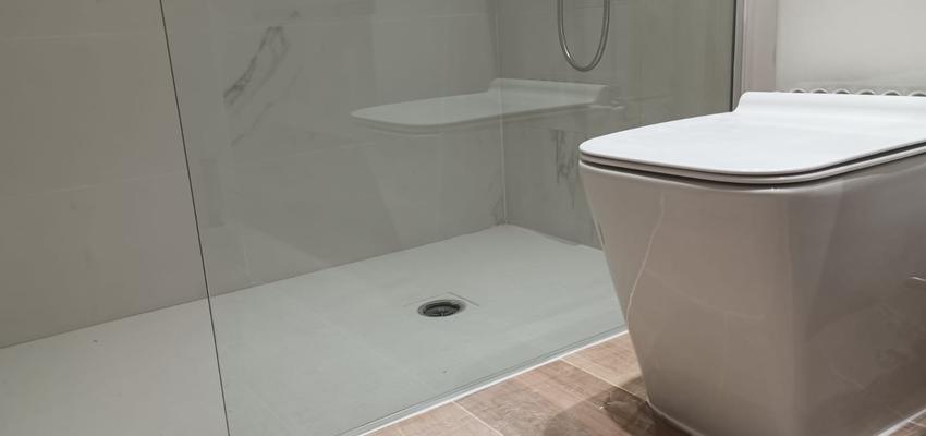 Baño Estilo moderno Color ocre, gris  diseñado por Sergi | Reformista, constructor | Copyright Propia