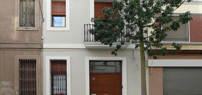 Balcon, Exterior Estilo tradicional Color ocre, marron, blanco  diseñado por Pep Sala - rsp arquitectura | Arquitecto 