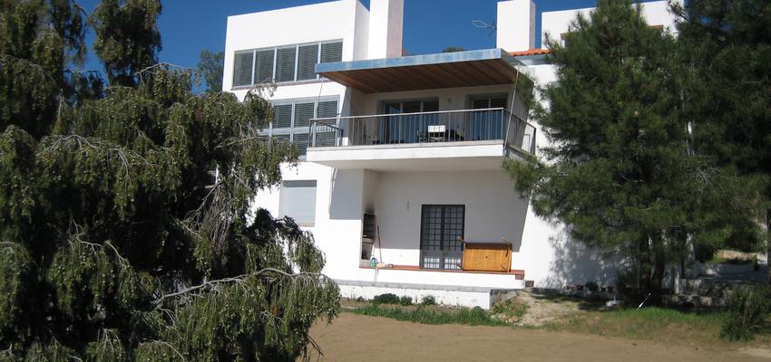 Balcon, Exterior, Jardin style moderno color blanco, gris  diseñado por Antonio Huestamendia Jimenez | Arquitecto 