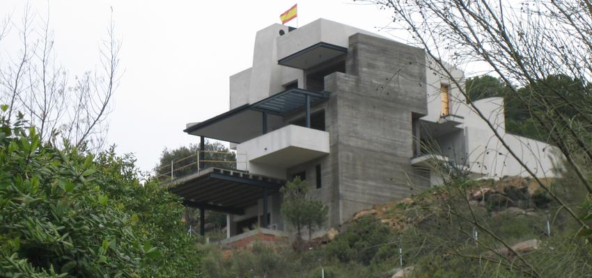Balcon, Exterior, Jardin style moderno color blanco, gris  diseñado por Antonio Huestamendia Jimenez | Arquitecto 