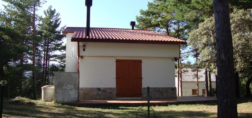 Exterior Estilo rustico Color rojo, verde, blanco  diseñado por AMBIT | Gremio | Copyright AMBIT SCP