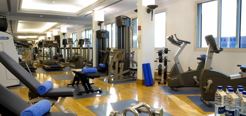 Gimnasio style contemporaneo color marron, blanco, gris  diseñado por aparici | Marca colaboradora | Copyright Aparici