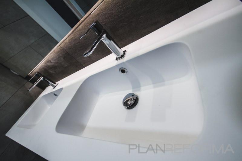 Baño Estilo vanguardista Color turquesa  diseñado por C2EO 2012,S.L. | Gremio | Copyright C2EO