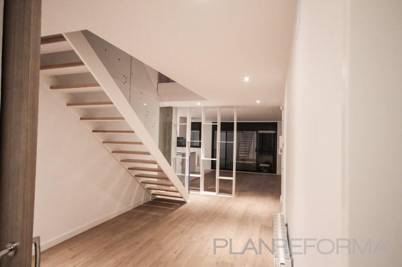 Recibidor, Pasillo, Escalera Estilo contemporaneo Color beige, marron, blanco  diseñado por C2EO 2012,S.L. | Gremio | Copyright C2EO