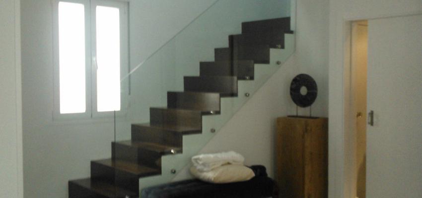 Salon, Escalera style moderno diseñado por CASARENOVE carmen hernandez gil | Arquitecto 